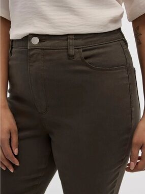 Skinny-Leg High-Rise Jean - The Signature (R) - Curvy Fit